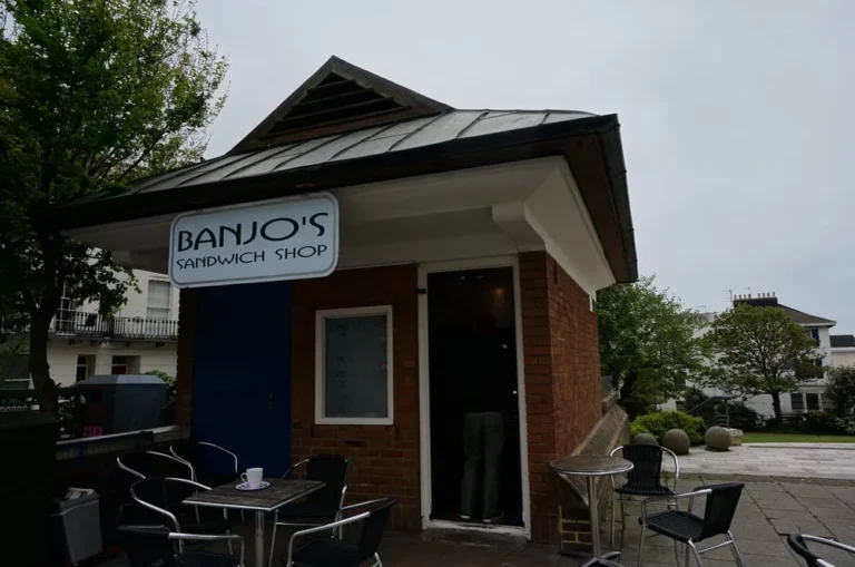 BANJOS